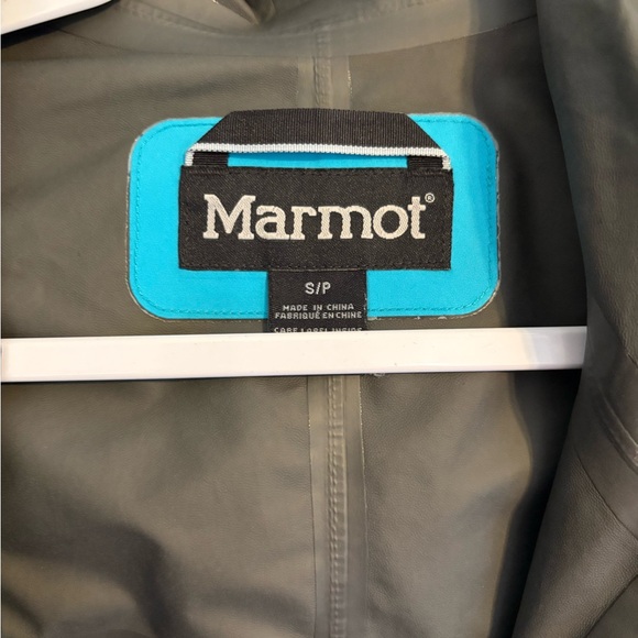 Women’s Marmot rain jacket - Picture 2 of 8